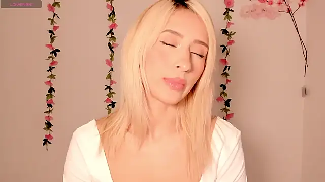 Ashleyroys 111 online show from March 7, 4:45 pm