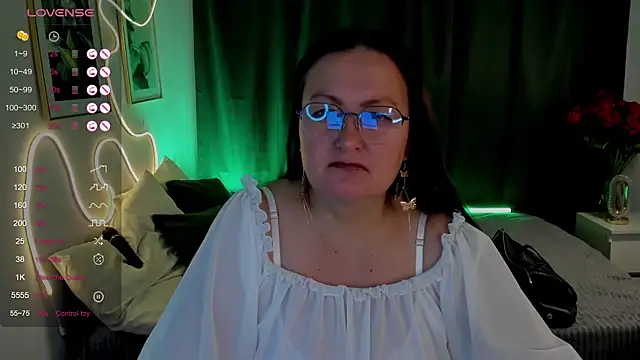 Snapshot of hottyannaa chatting on November 29, 2:44 am hottyannaa online show from November 29, 2:44 am