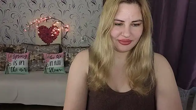 Snapshot of Passion-Blondy chatting on June 3, 5:39 pm Passion-Blondy online show from June 3, 5:39 pm