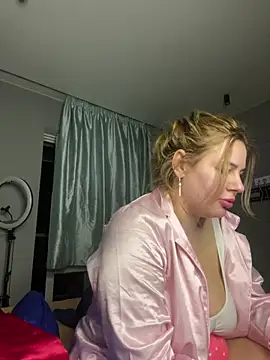 Snapshot of Passion-Blondy chatting on May 15, 7:23 pm Passion-Blondy online show from May 15, 7:23 pm