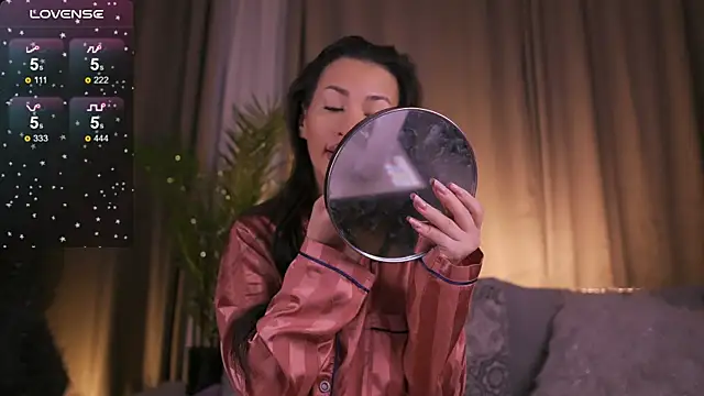 JessicaVerse online show from April 10, 2:18 am