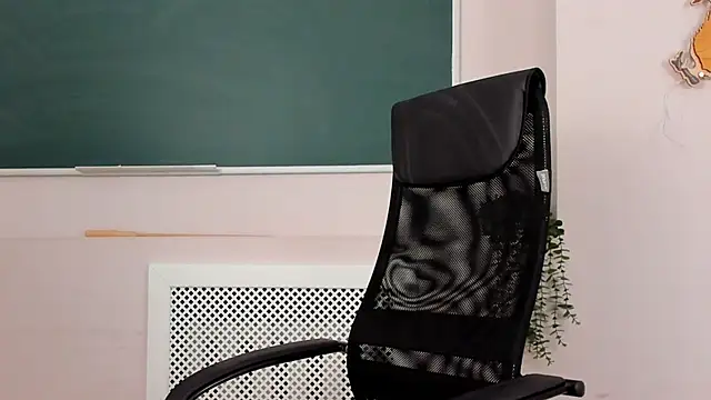 ClaireMathis online show from April 9, 2:45 pm