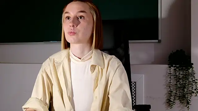 ClaireMathis online show from May 14, 2:58 pm