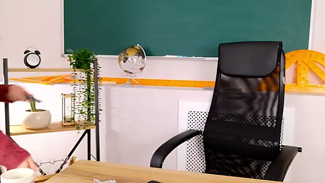 ClaireMathis online show from November 30, 2:51 pm