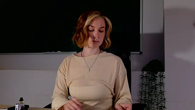 ClaireMathis online show from June 19, 3:07 pm