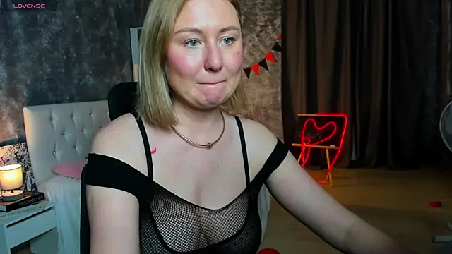 scent  of woman online show from November 12, 1:32 am