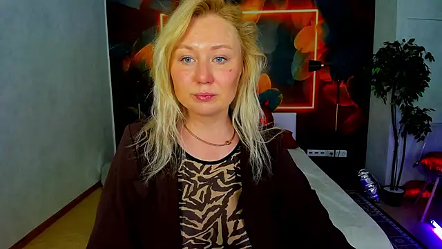 scent  of woman online show from May 2, 2:28 am