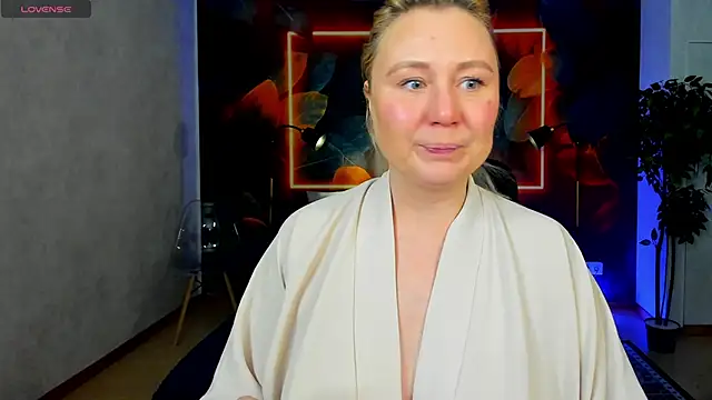 scent  of woman online show from March 1, 1:49 am