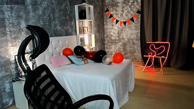 scent  of woman online show from November 3, 1:33 am