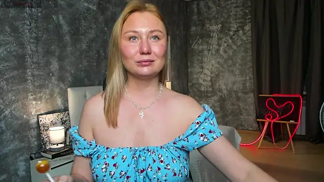 scent  of woman online show from October 27, 1:50 am