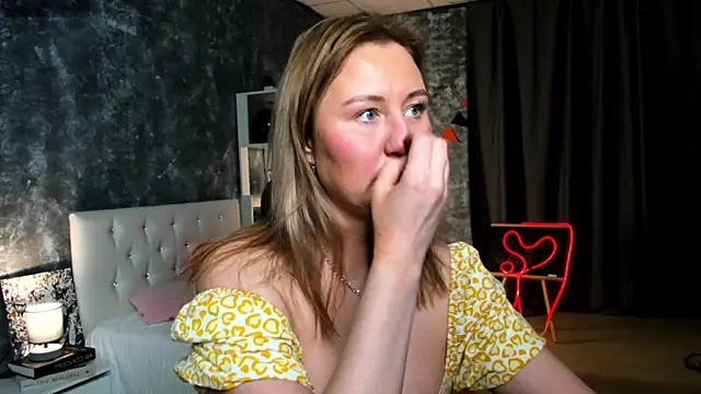 scent  of woman online show from November 4, 1:31 am