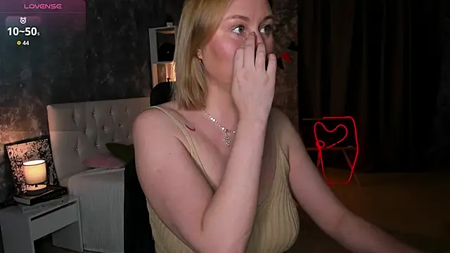 scent  of woman online show from November 20, 1:50 am