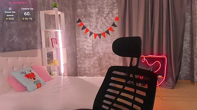 scent  of woman online show from January 12, 1:56 am