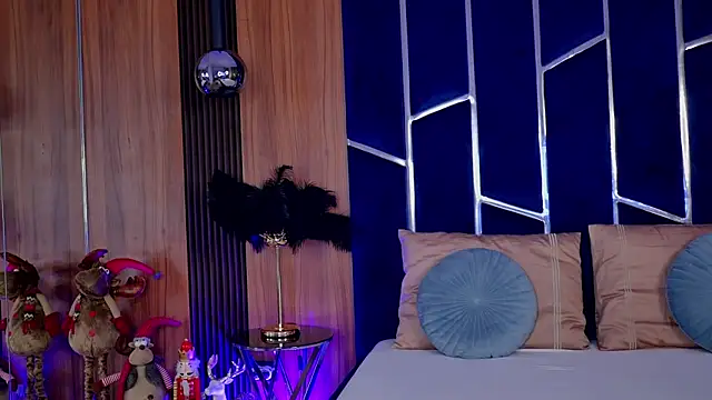 Talia Lure online show from December 18, 7:57 am