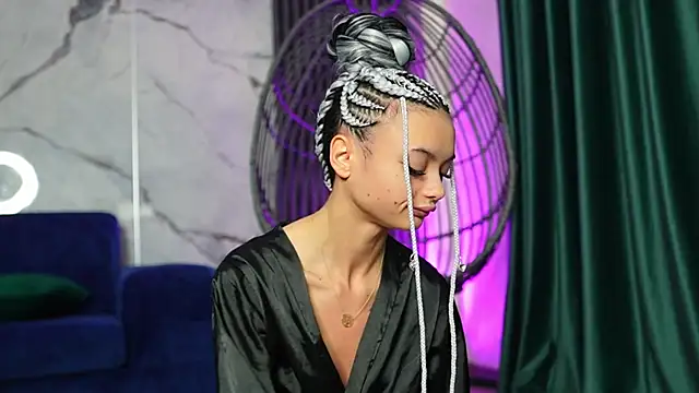 RachelRavee online show from November 1, 5:25 am