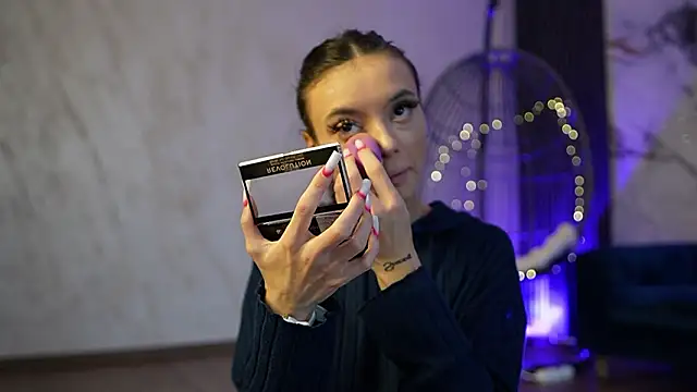 RachelRavee online show from March 14, 5:35 am