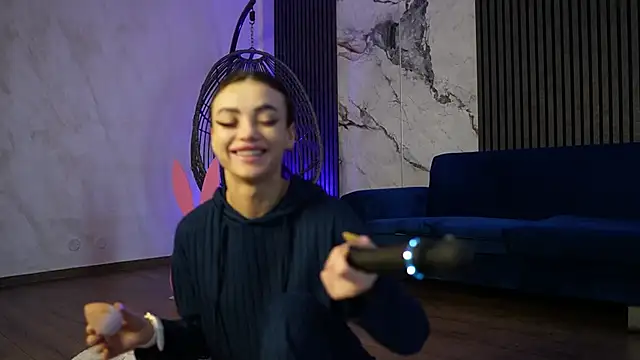 RachelRavee online show from April 11, 4:20 am