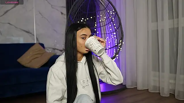 RachelRavee online show from December 3, 4:57 am