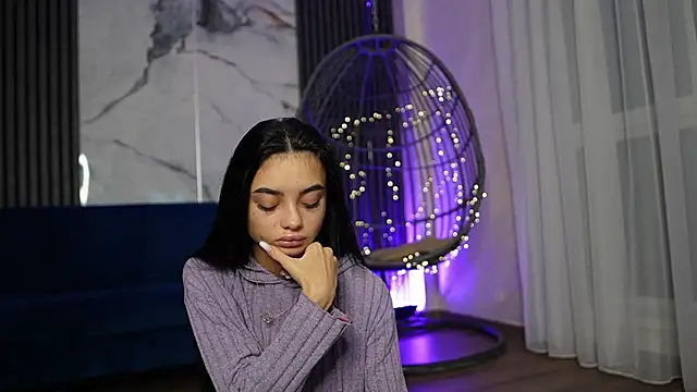 RachelRavee online show from December 5, 5:17 am