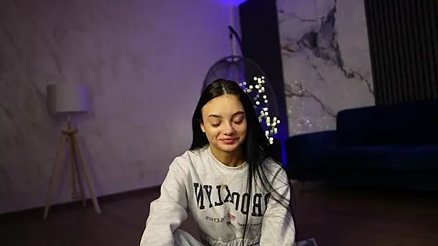 RachelRavee online show from December 15, 5:13 am