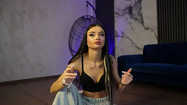 RachelRavee online show from April 4, 4:19 am