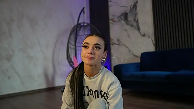 RachelRavee online show from April 12, 4:27 am