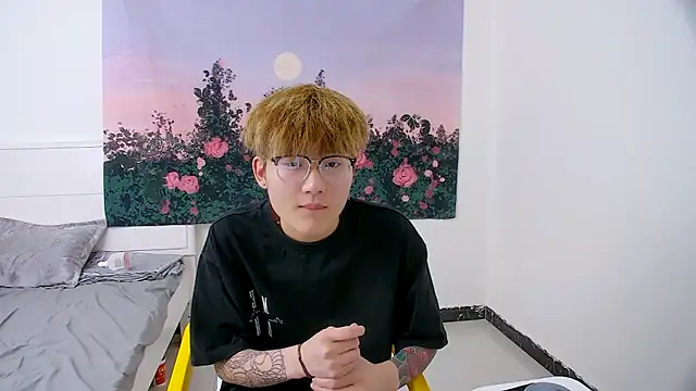 KK-cuteboy online show from April 15, 7:07 pm