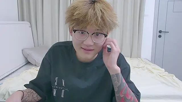 KK-cuteboy online show from April 4, 10:11 am