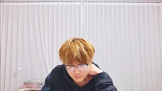 KK-cuteboy online show from April 2, 6:20 am