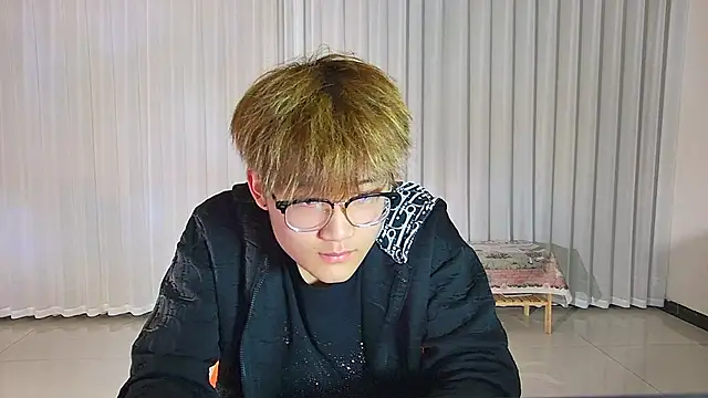 KK-cuteboy online show from April 7, 12:18 pm