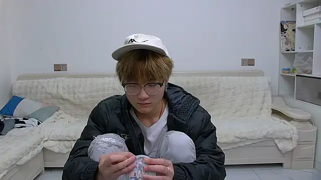 KK-cuteboy online show from February 24, 10:49 am