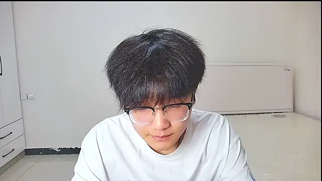 KK-cuteboy online show from May 20, 12:24 pm