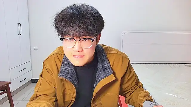 KK-cuteboy online show from May 7, 12:30 pm