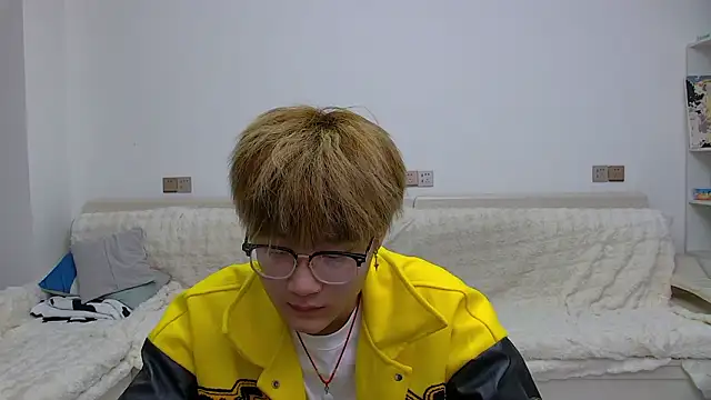 KK-cuteboy online show from February 18, 11:17 am