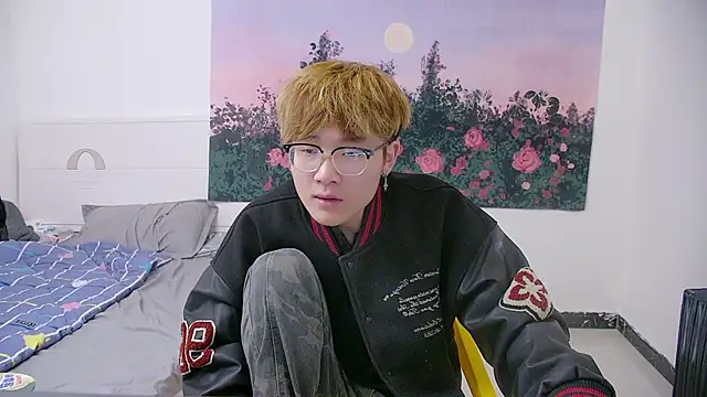 KK-cuteboy online show from April 8, 4:47 am