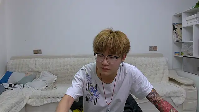 KK-cuteboy online show from February 25, 10:59 am