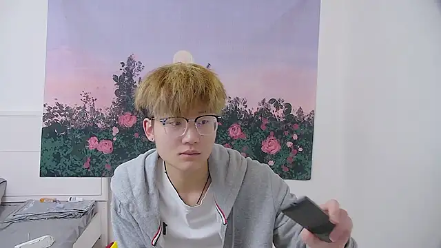 KK-cuteboy online show from April 12, 5:33 am