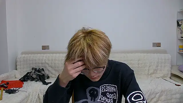 KK-cuteboy online show from February 7, 11:40 am