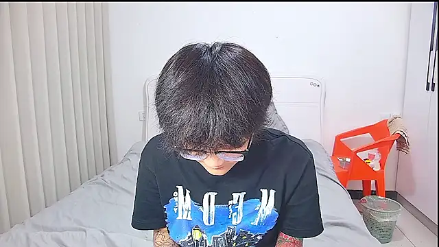 KK-cuteboy online show from May 27, 1:18 pm