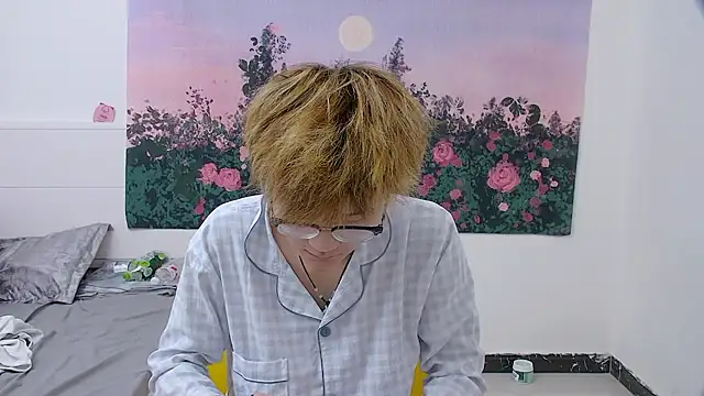 KK-cuteboy online show from April 19, 4:13 am
