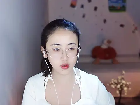 Snapshot of Queena_ chatting on December 15, 7:47 am Queena online show from December 15, 7:47 am