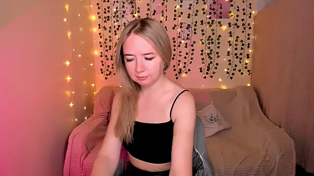 Snapshot of Evaa_Braunn chatting on October 15, 2:21 am Evaa Braunn online show from October 15, 2:21 am