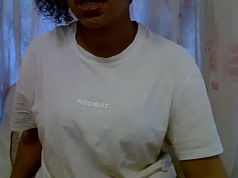 Snapshot of JuicyLipsXx1 chatting on October 12, 11:44 am JuicyLipsXx1 online show from October 12, 11:44 am