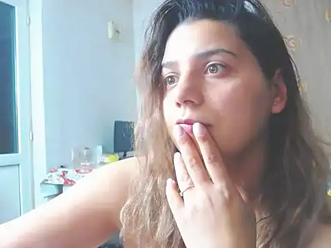 MadisonCharm online show from April 15, 8:20 pm