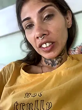 Snapshot of casalskunk chatting on November 9, 10:08 am casalskunk online show from November 9, 10:08 am