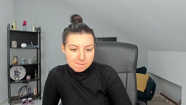 BettyJamess online show from December 16, 5:44 am