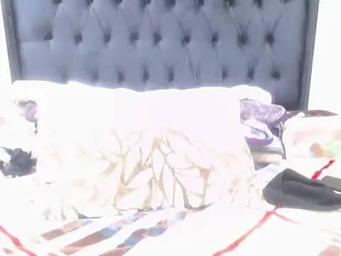Bootyclit87xx online show from June 23, 1:42 pm