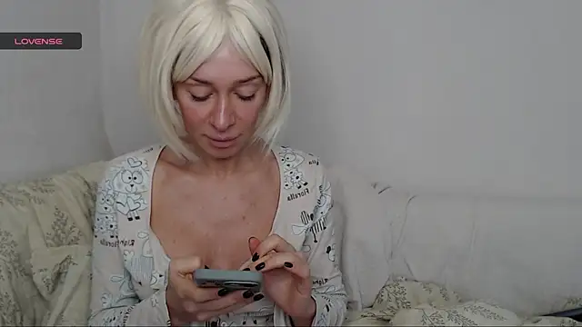 Snapshot of Mimi_la chatting on October 16, 10:34 am Mimi la online show from October 16, 10:34 am
