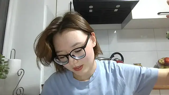 LilyTaylors online show from October 12, 4:19 pm