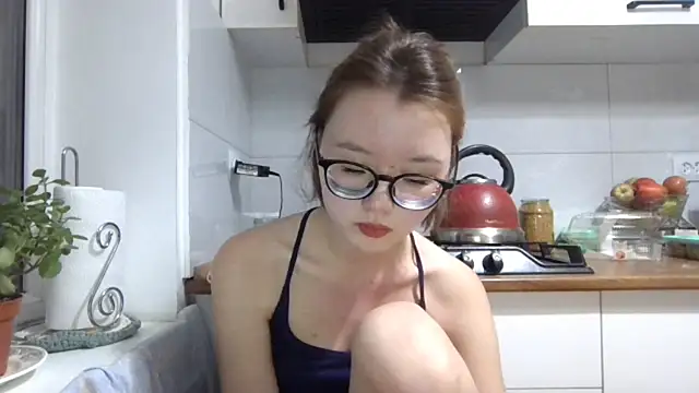 LilyTaylors online show from October 13, 3:13 pm